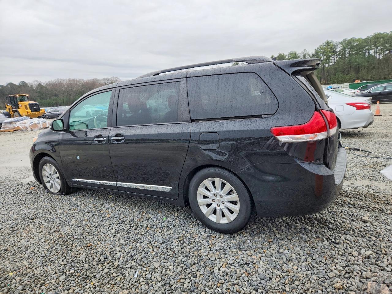2013 TOYOTA SIENNA