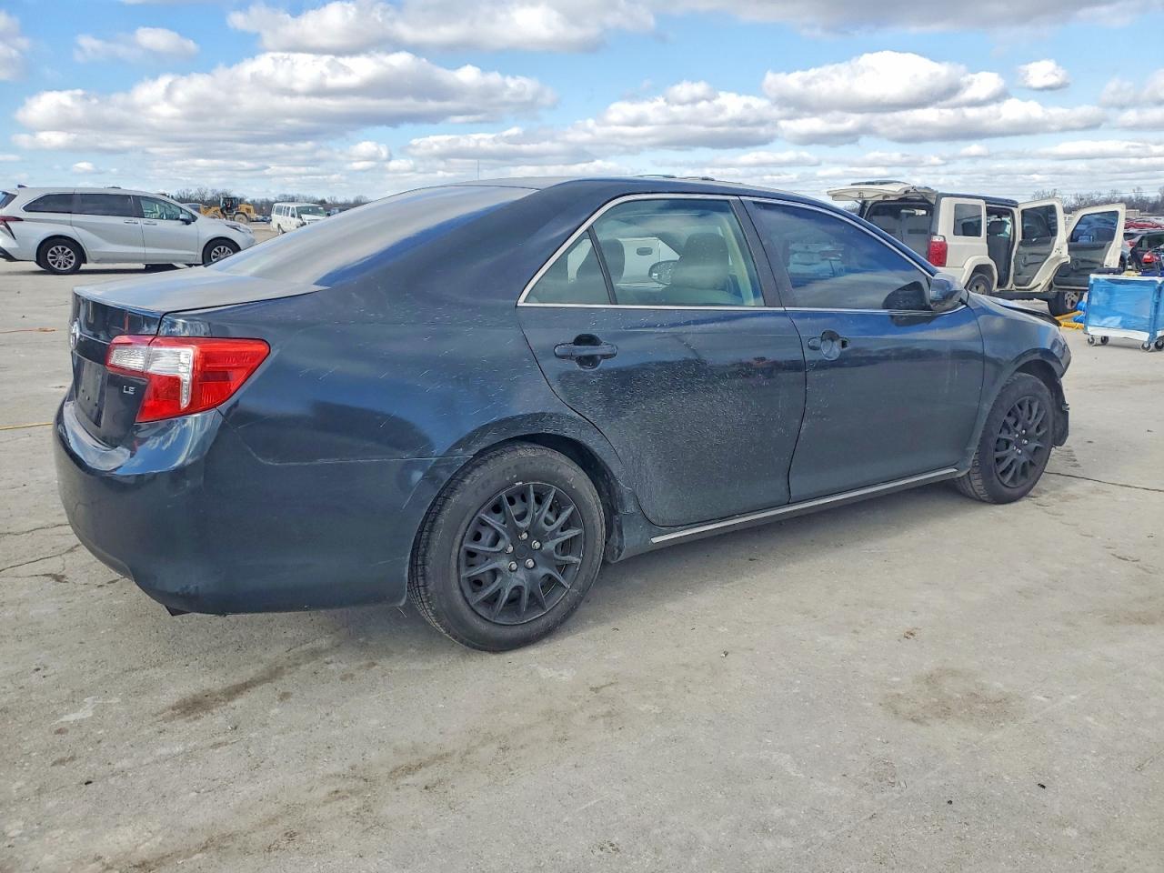 2014 TOYOTA CAMRY