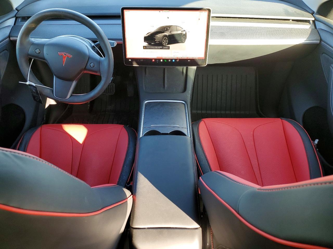 2025 TESLA MODEL Y