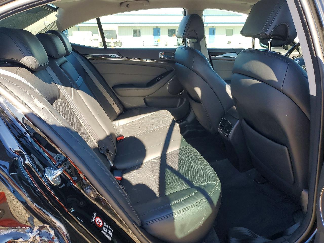 2015 KIA Cadenza