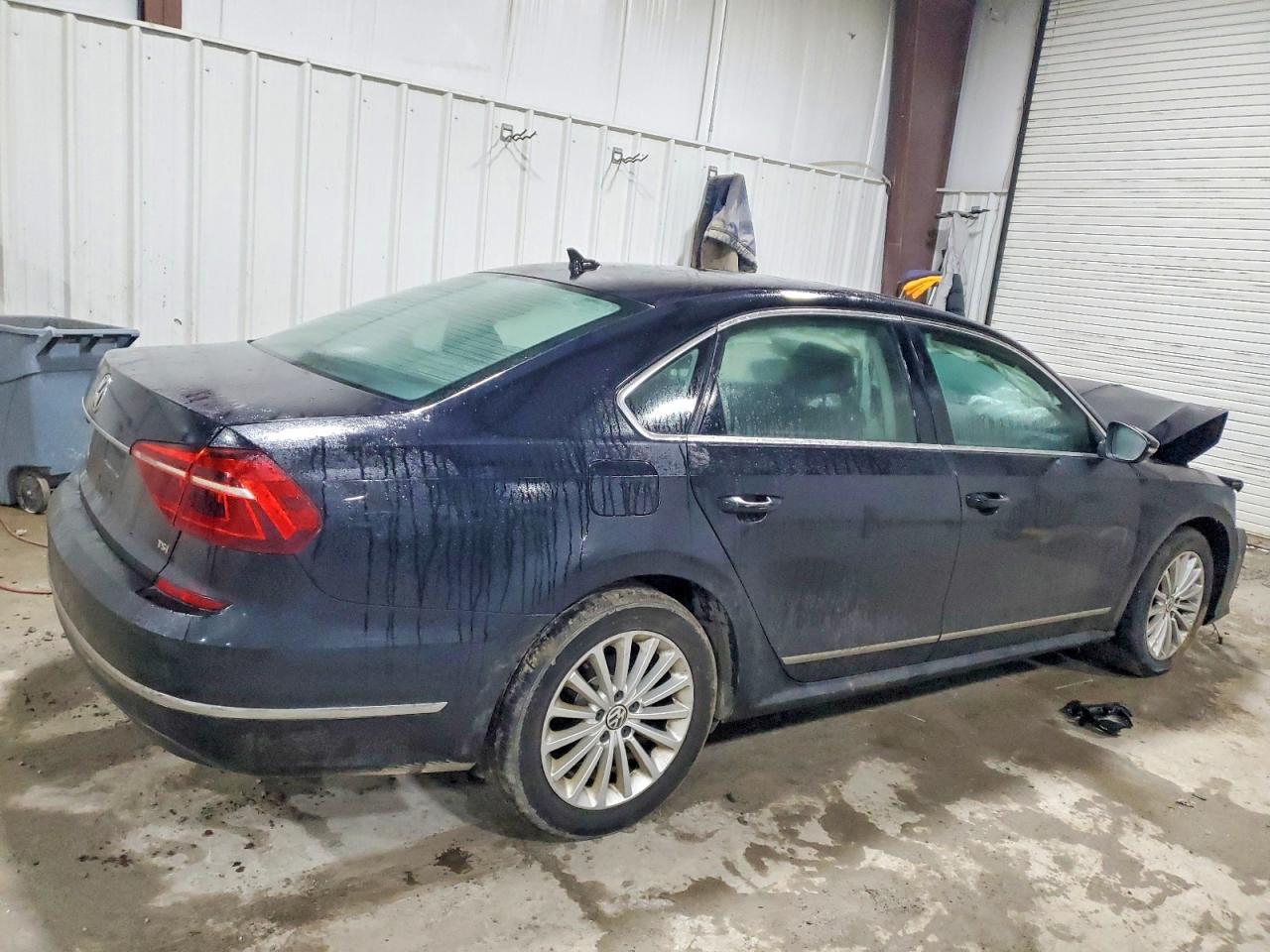 2017 VOLKSWAGEN Passat