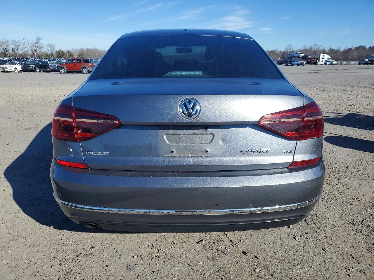 2018 VOLKSWAGEN Passat