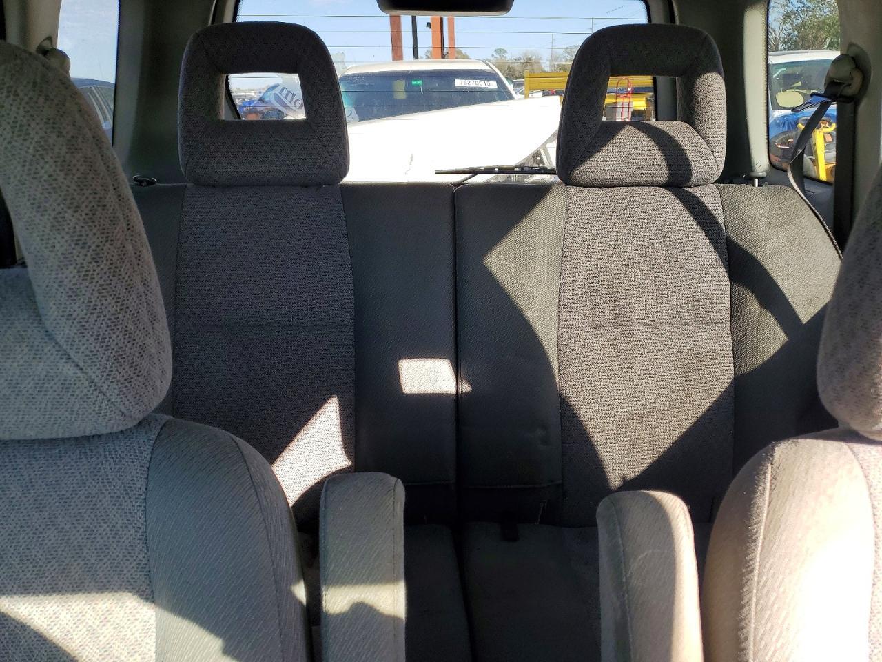 2004 CHEVROLET TRACKER