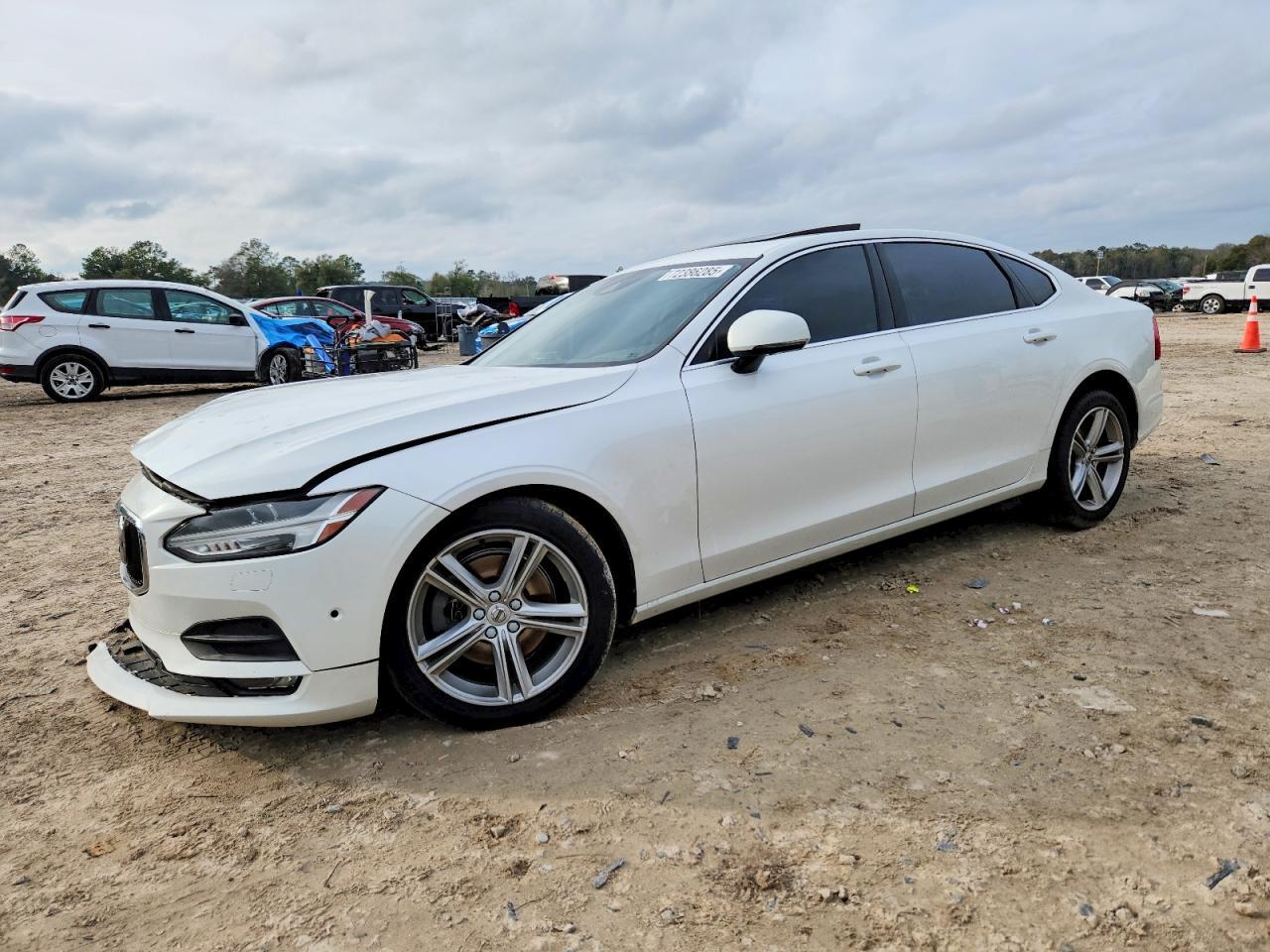 2018 VOLVO S90