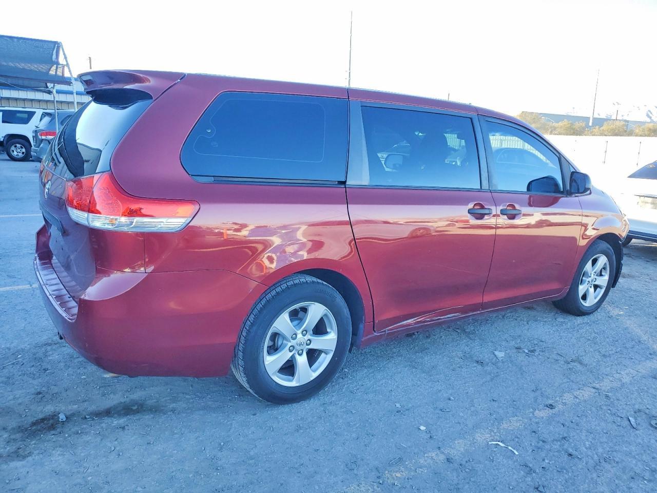 2012 TOYOTA SIENNA