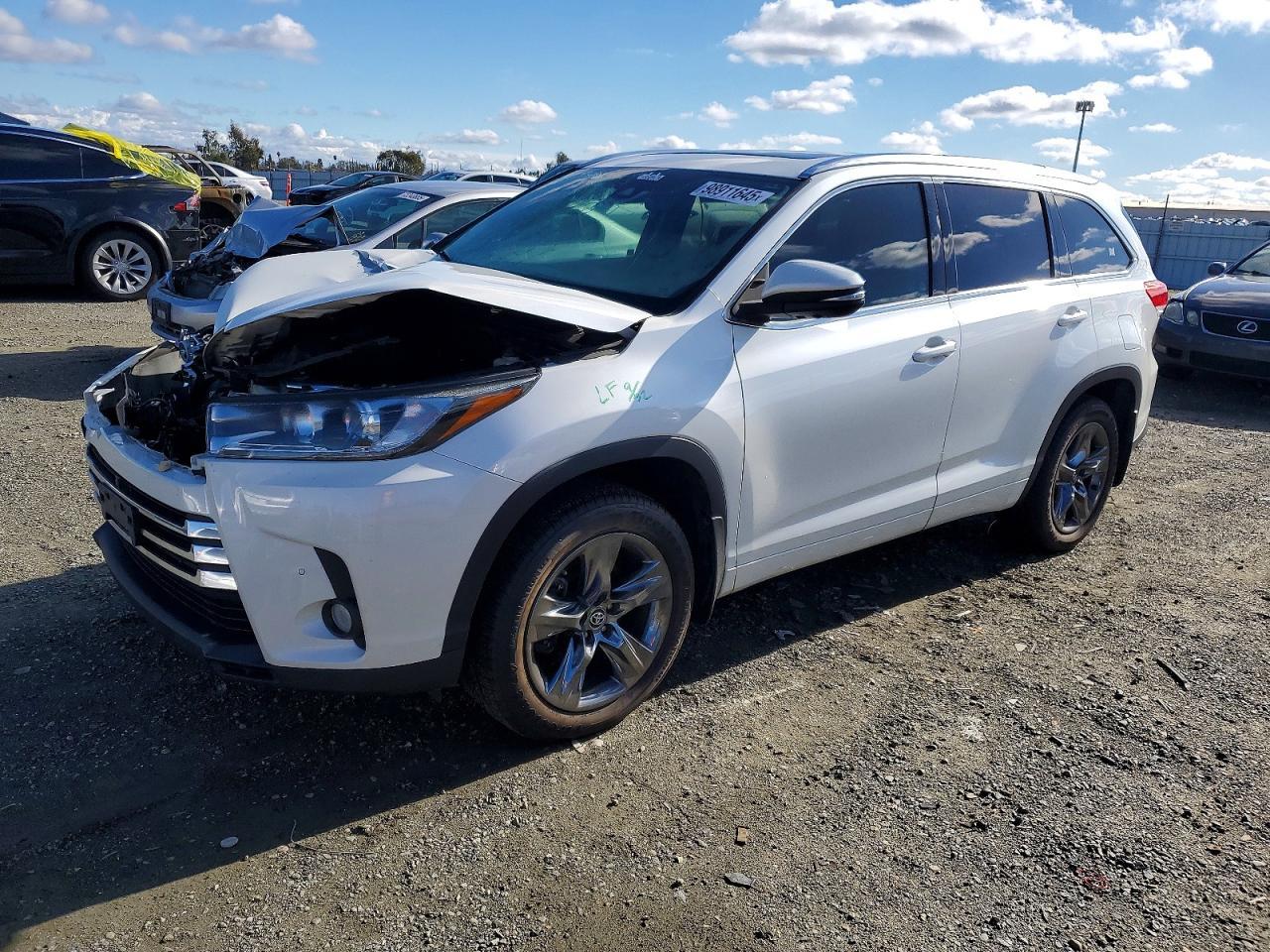 2017 TOYOTA HIGHLANDER