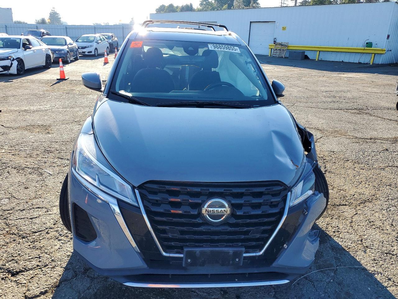 2021 NISSAN KICKS