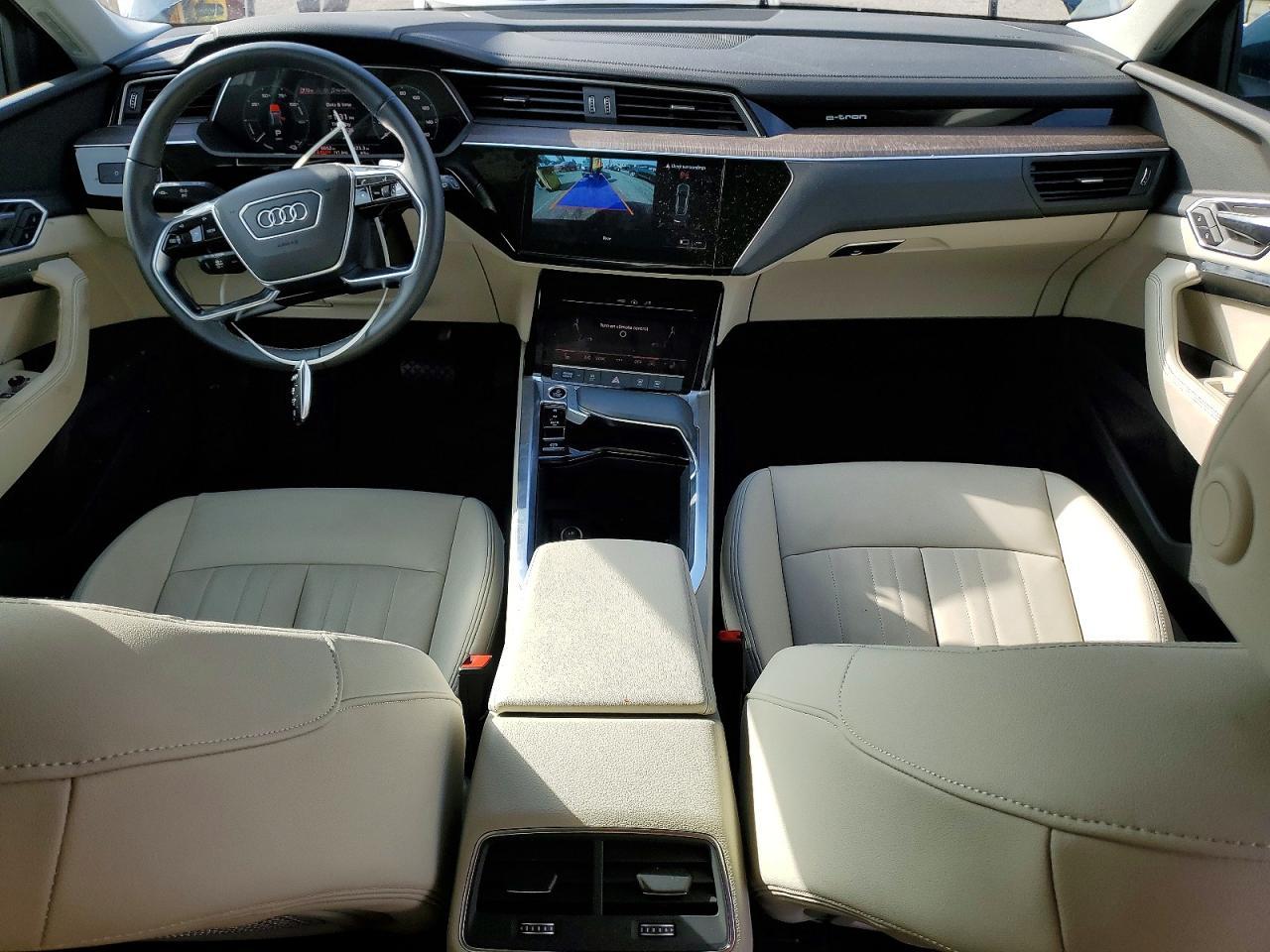 2024 AUDI Q8