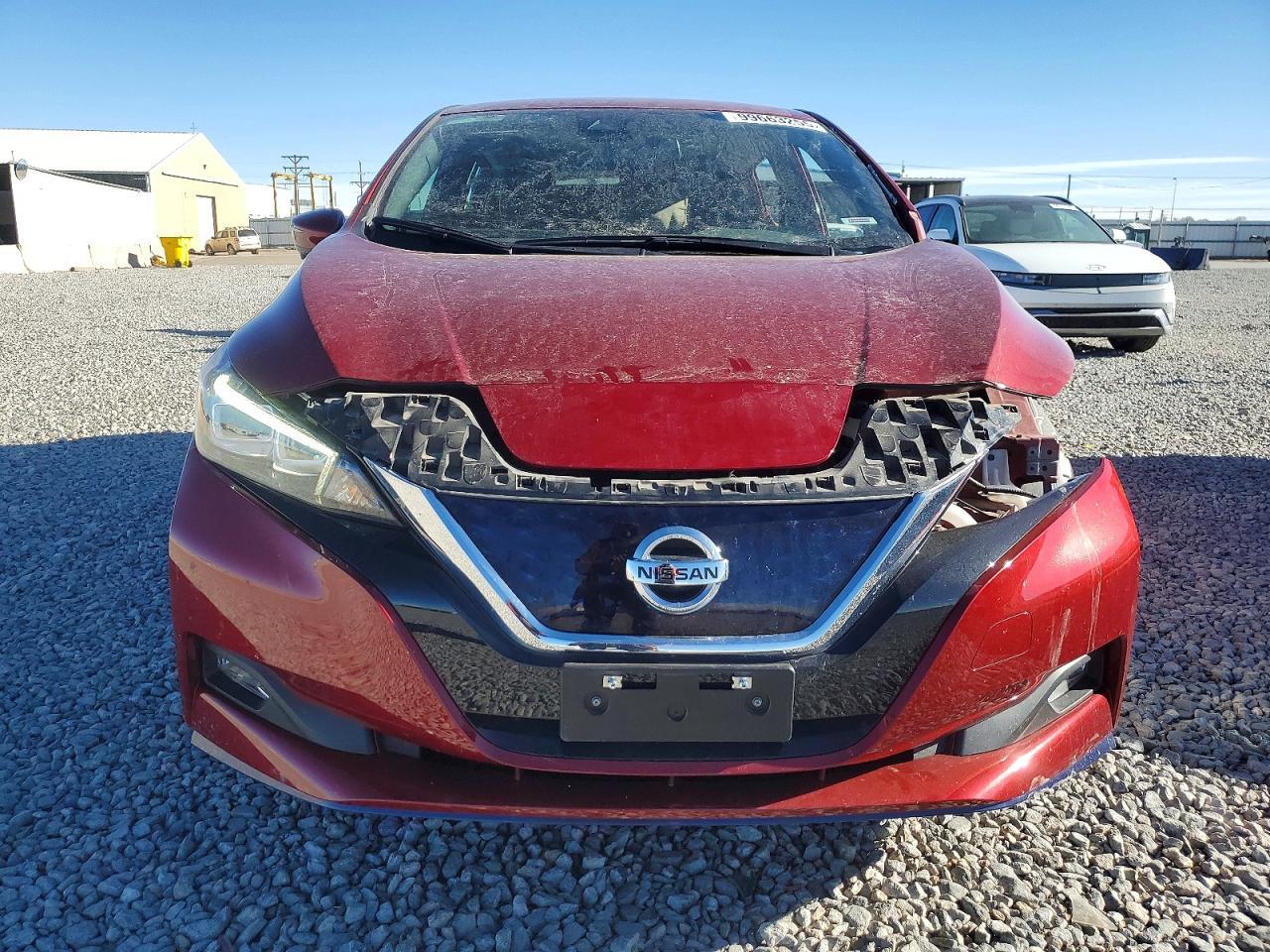 2022 NISSAN LEAF