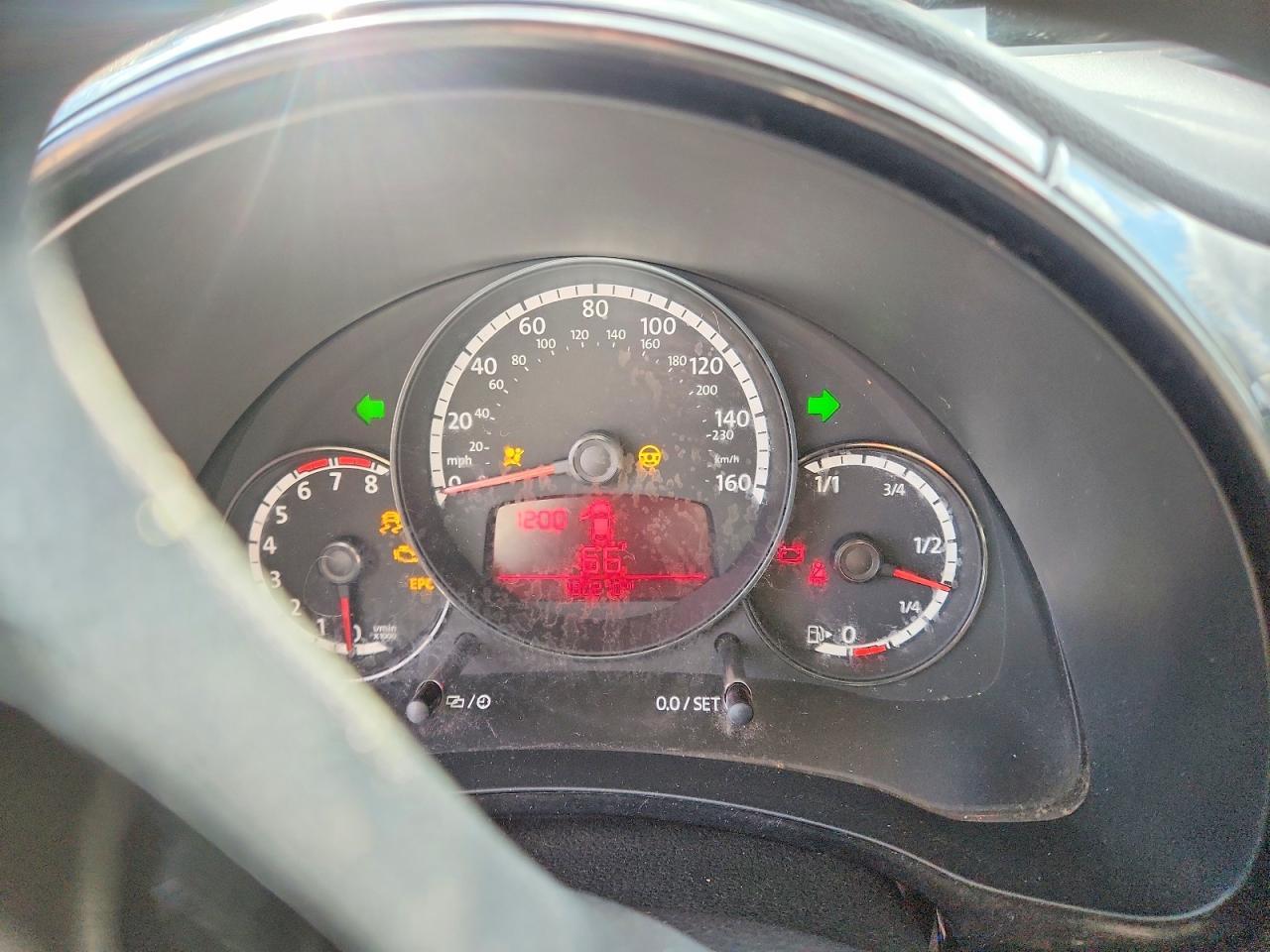 2014 VOLKSWAGEN Beetle