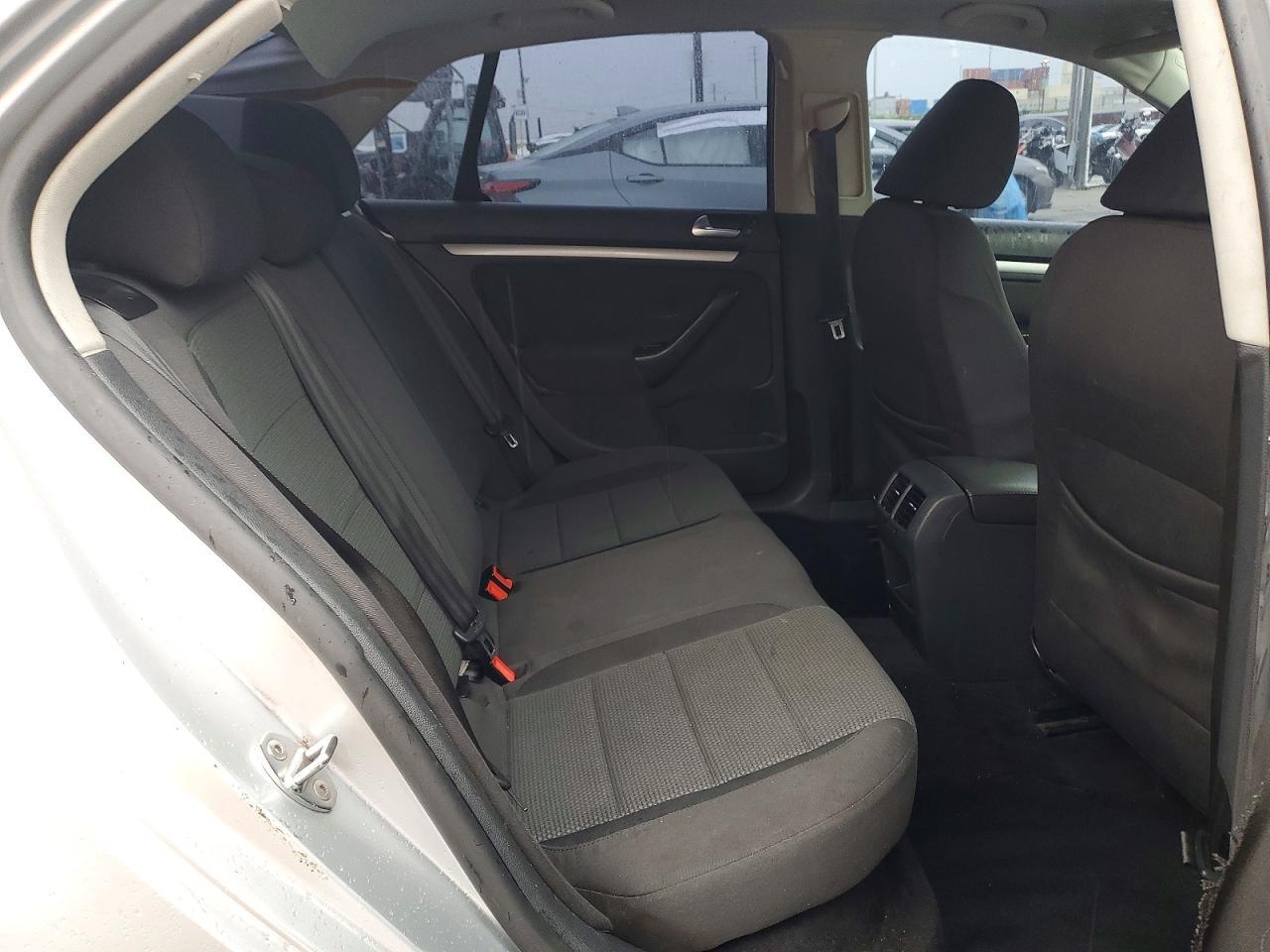 2010 VOLKSWAGEN JETTA