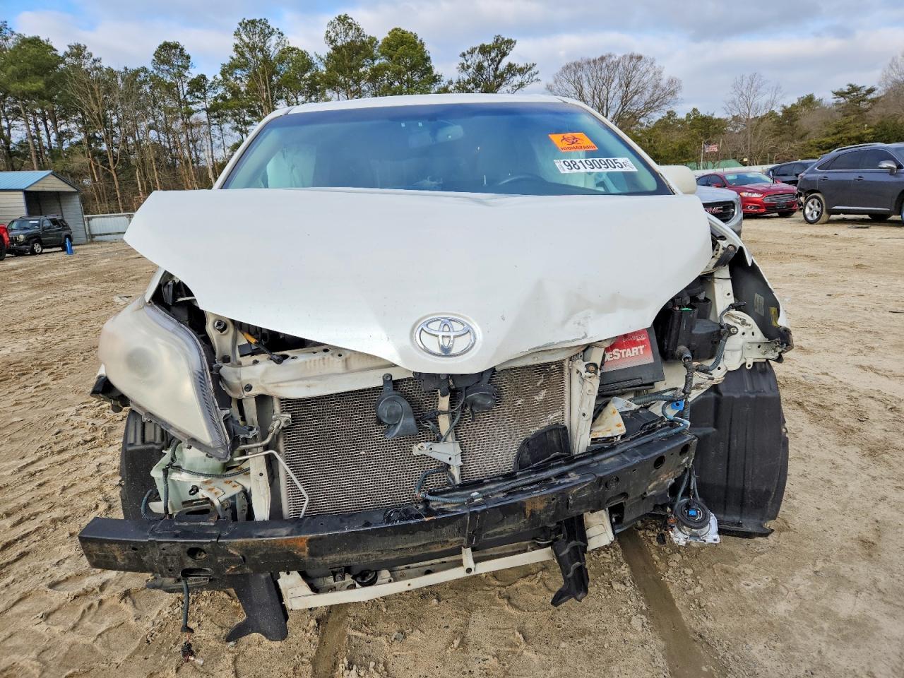 2015 TOYOTA SIENNA