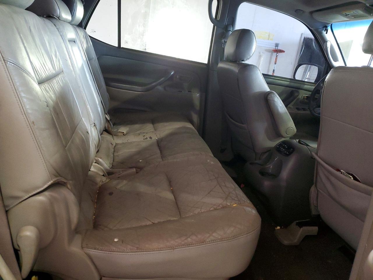 2005 TOYOTA Sequoia