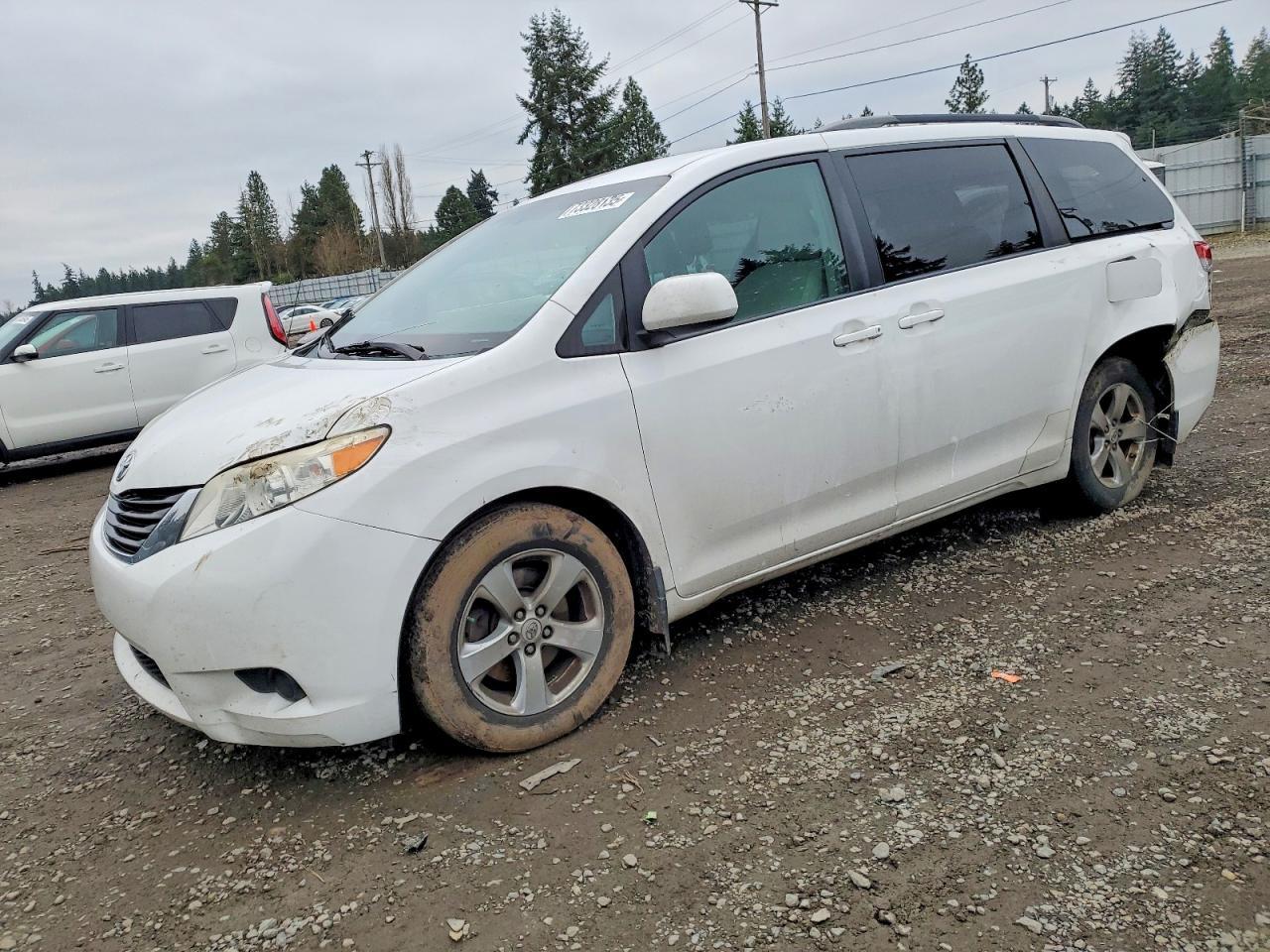 2012 TOYOTA SIENNA