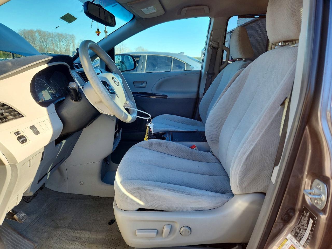 2013 TOYOTA SIENNA