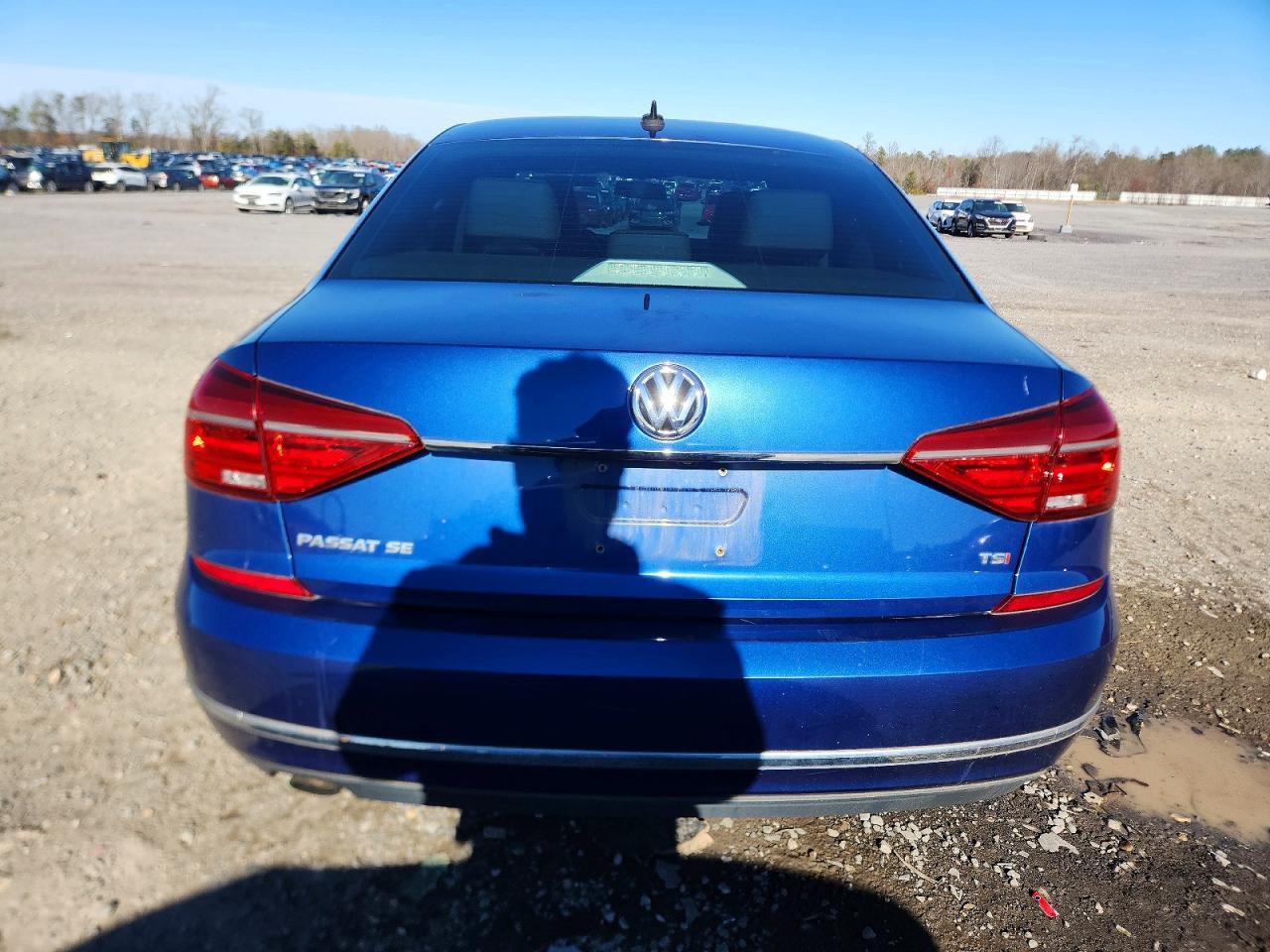 2016 VOLKSWAGEN Passat