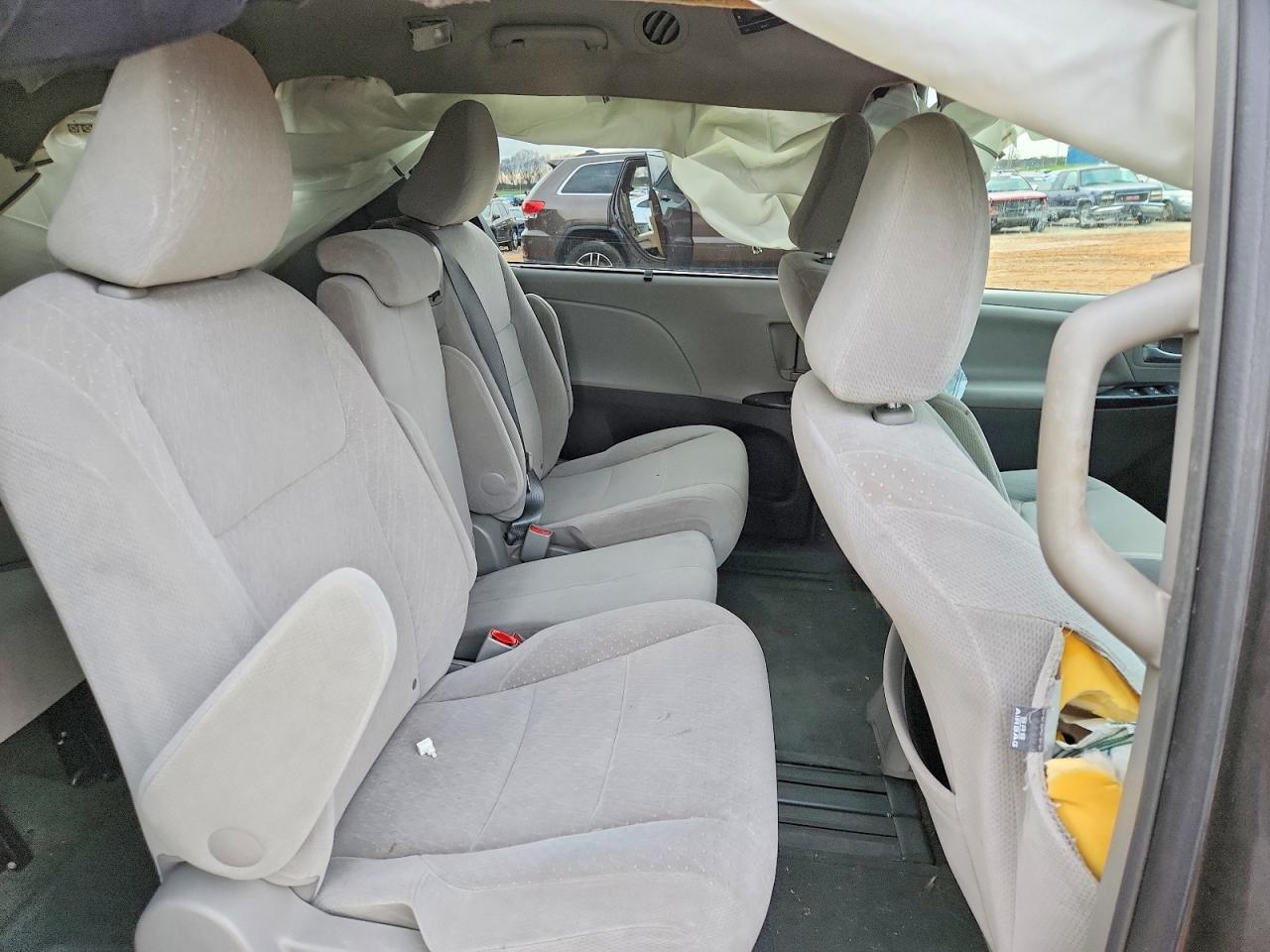 2016 TOYOTA SIENNA