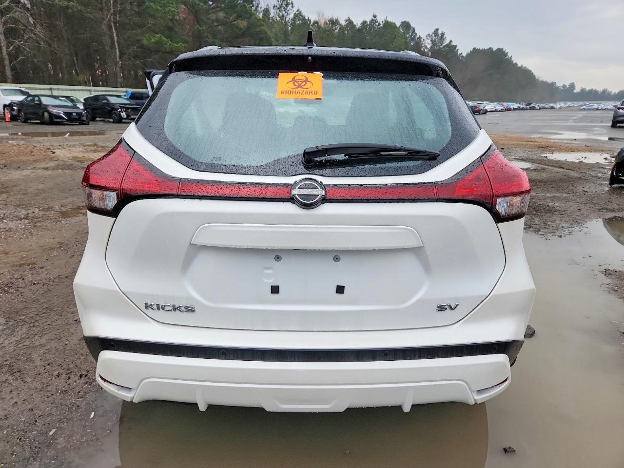 2024 NISSAN KICKS