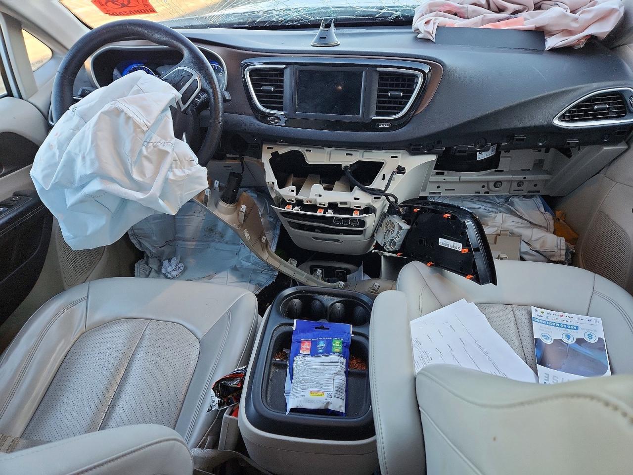 2021 CHRYSLER Voyager