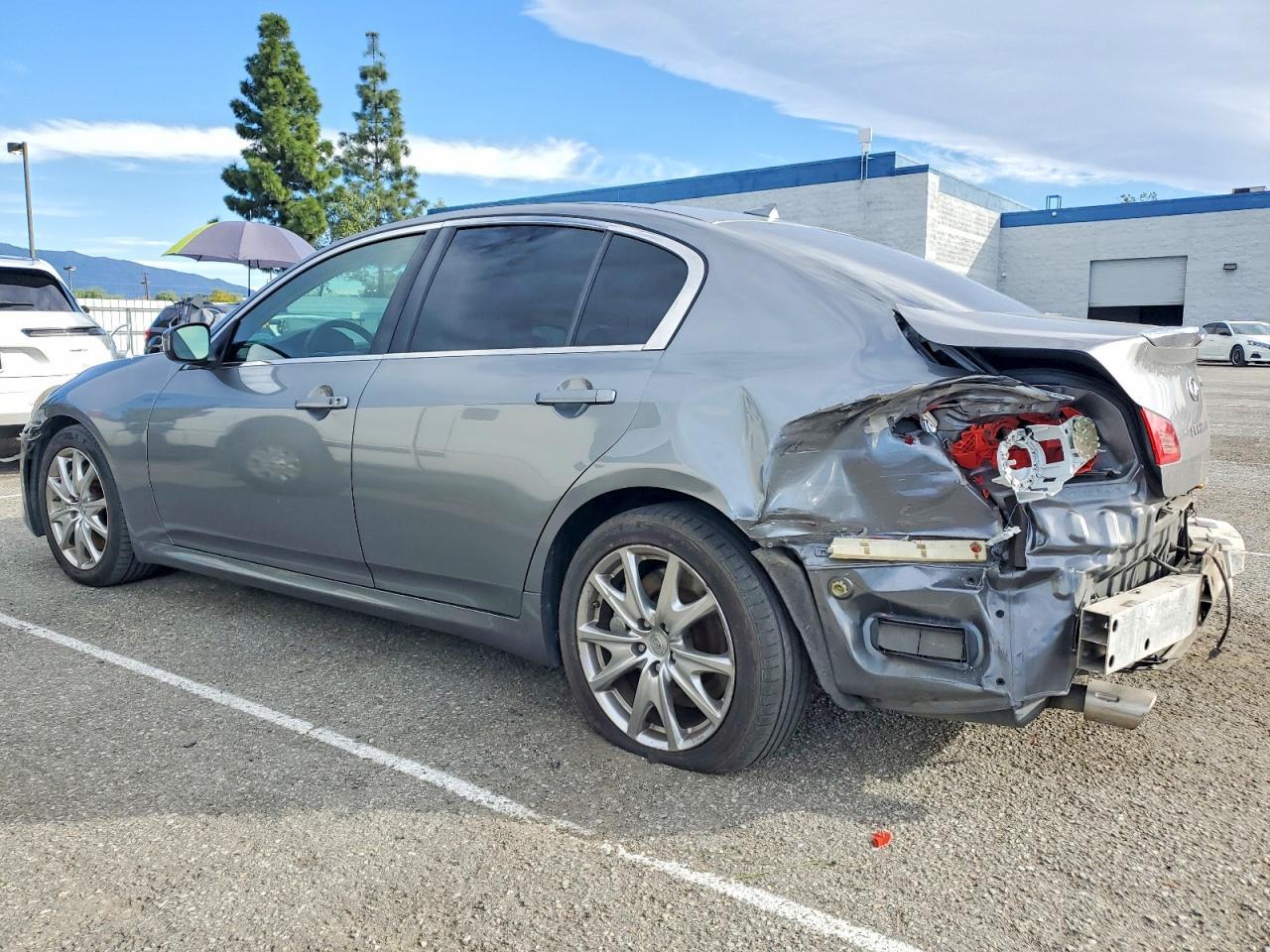 2011 INFINITI G37