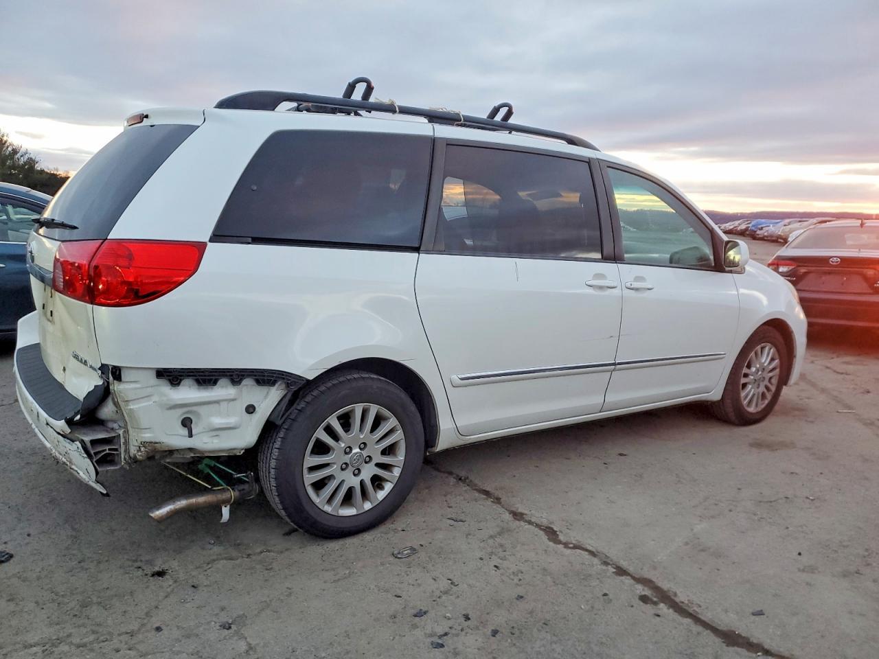 2009 TOYOTA SIENNA