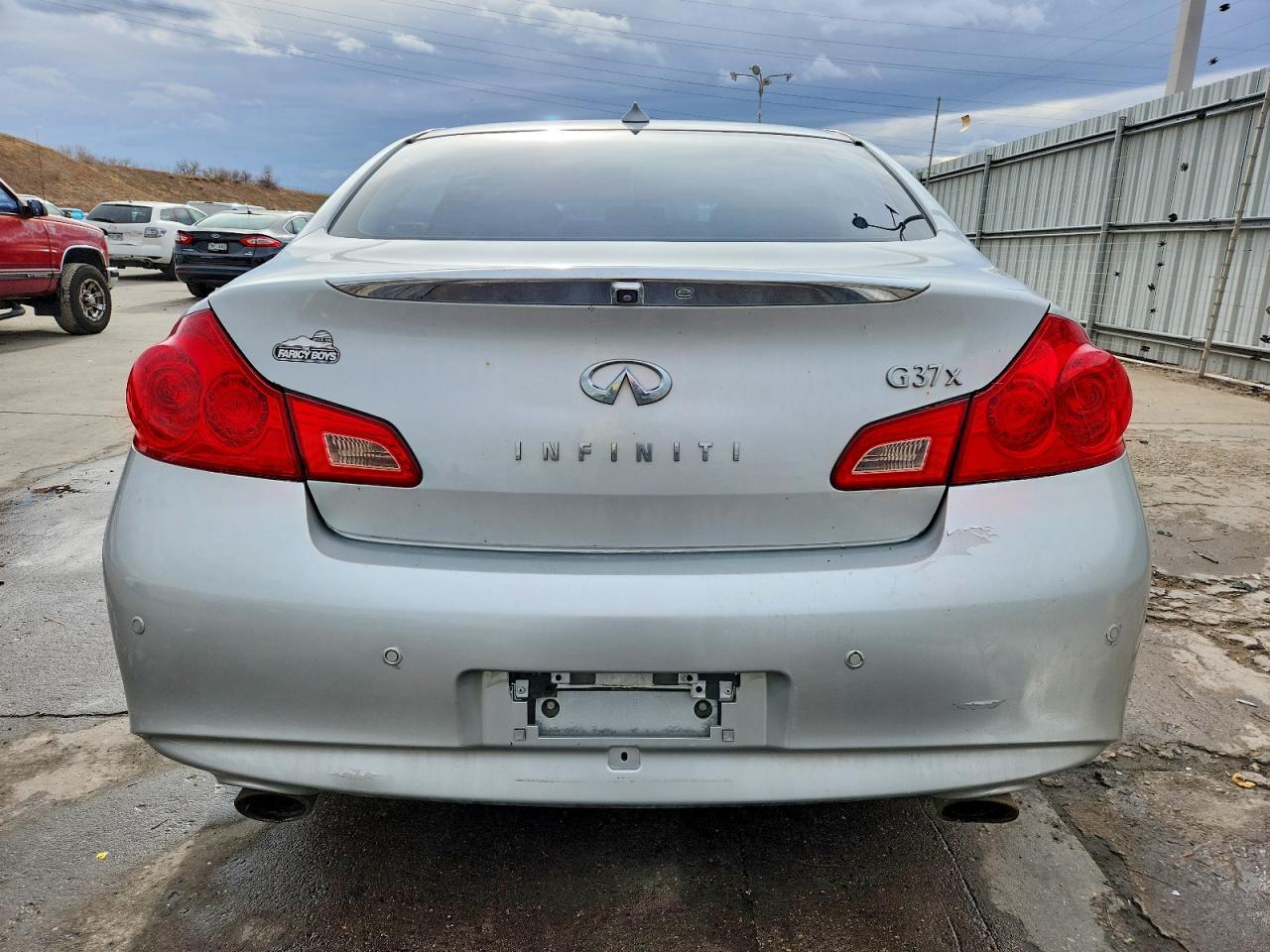 2011 INFINITI G37