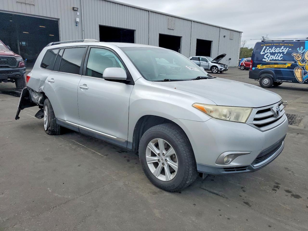 2011 TOYOTA HIGHLANDER