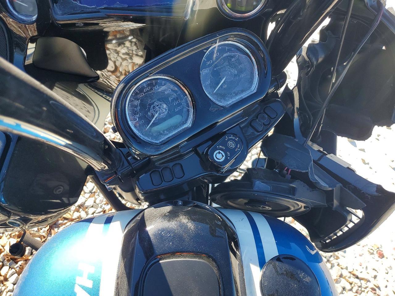 2023 HARLEY-DAVIDSON Fltrxst