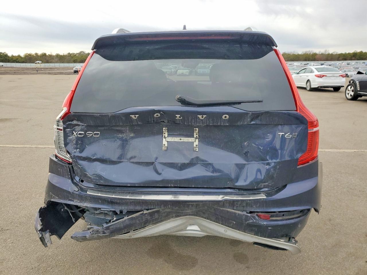 2017 VOLVO XC90