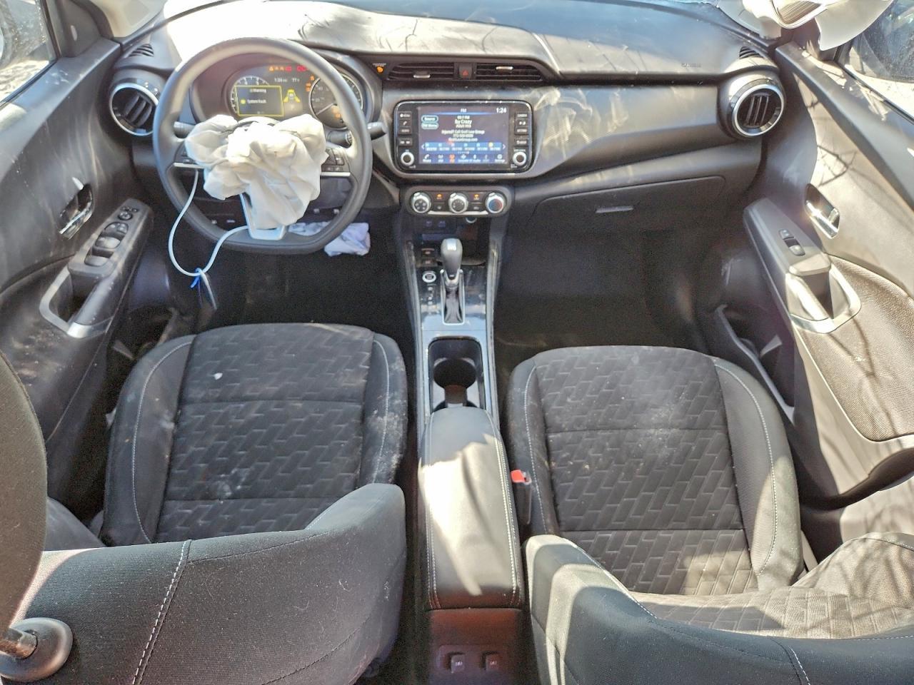 2024 NISSAN KICKS