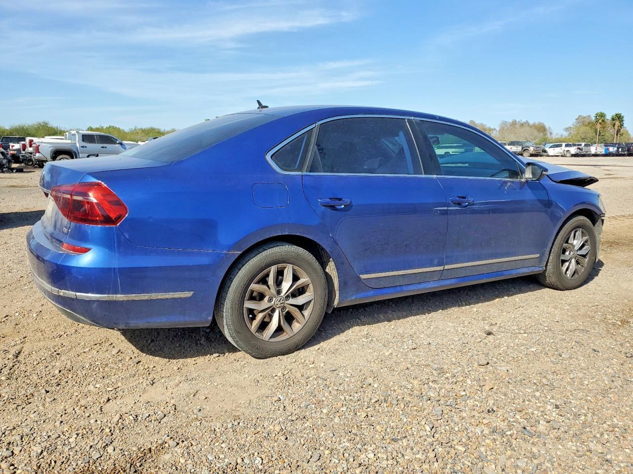 2017 VOLKSWAGEN Passat