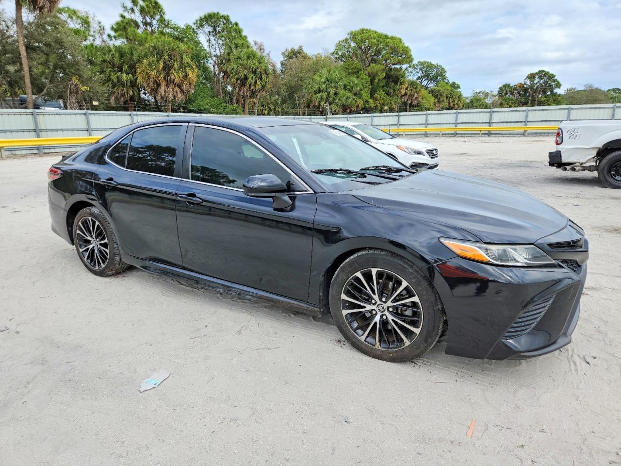 2018 TOYOTA CAMRY