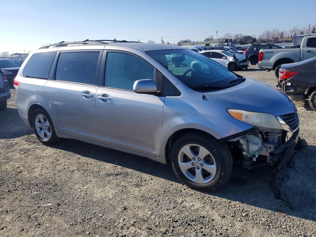 2011 TOYOTA SIENNA