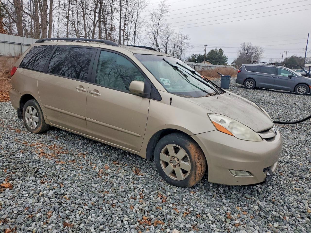 2010 TOYOTA SIENNA