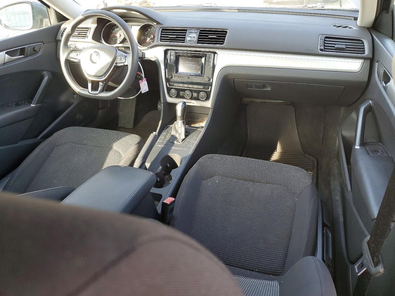 2016 VOLKSWAGEN Passat