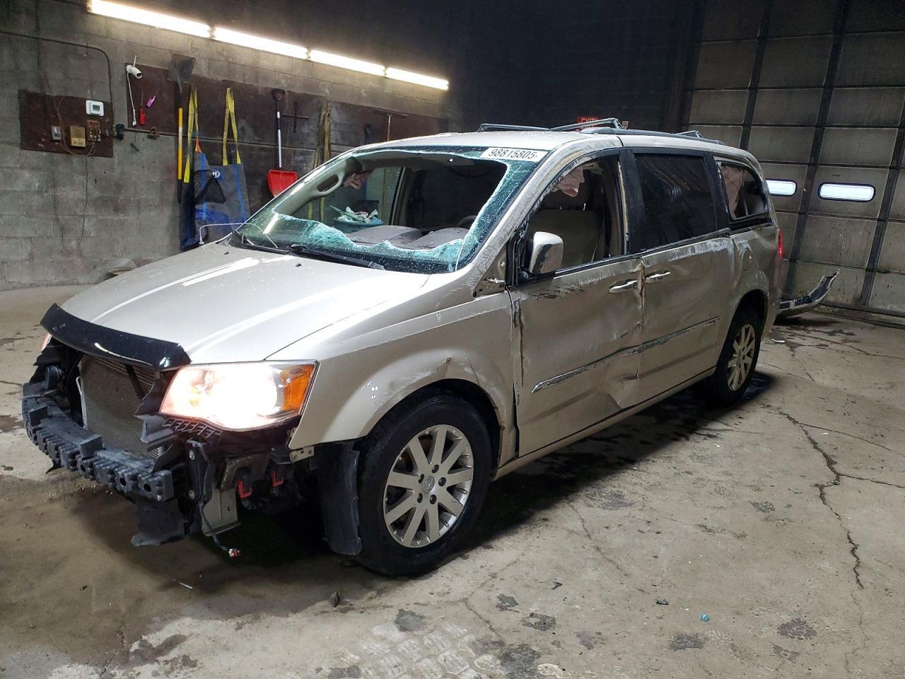 2014 CHRYSLER Town & Country