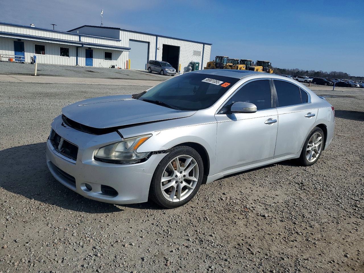 2010 NISSAN Maxima