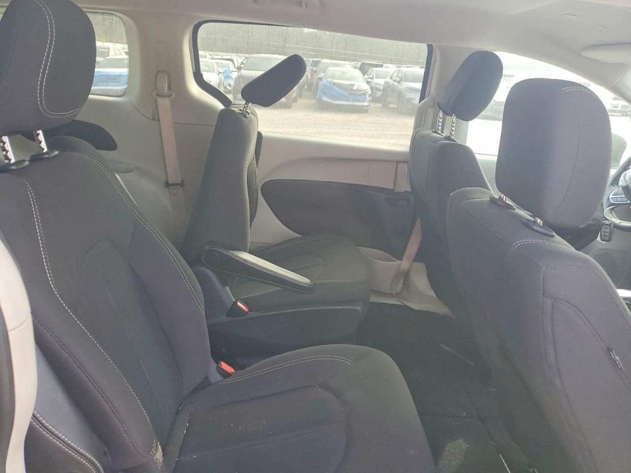 2020 CHRYSLER Voyager