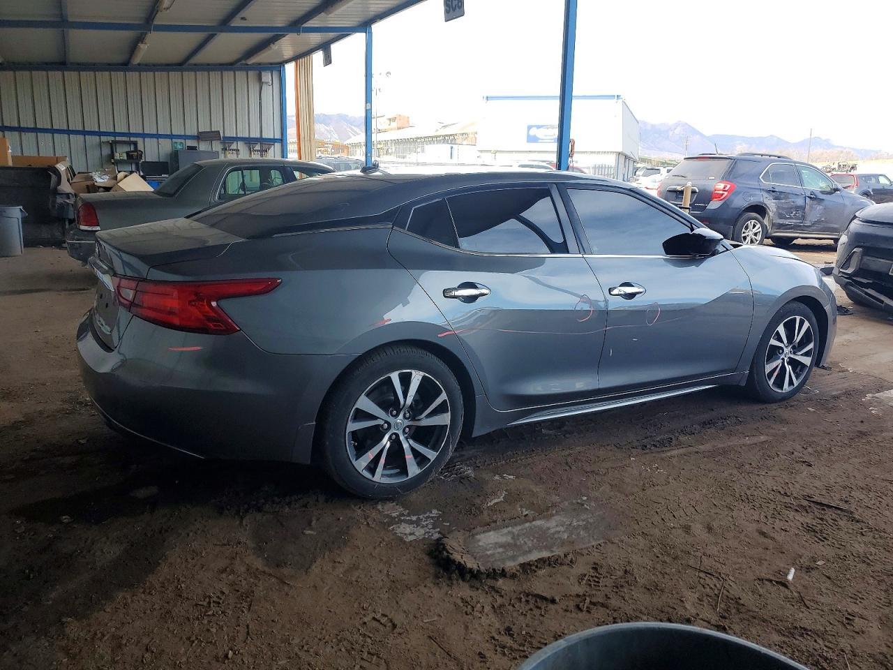 2017 NISSAN Maxima