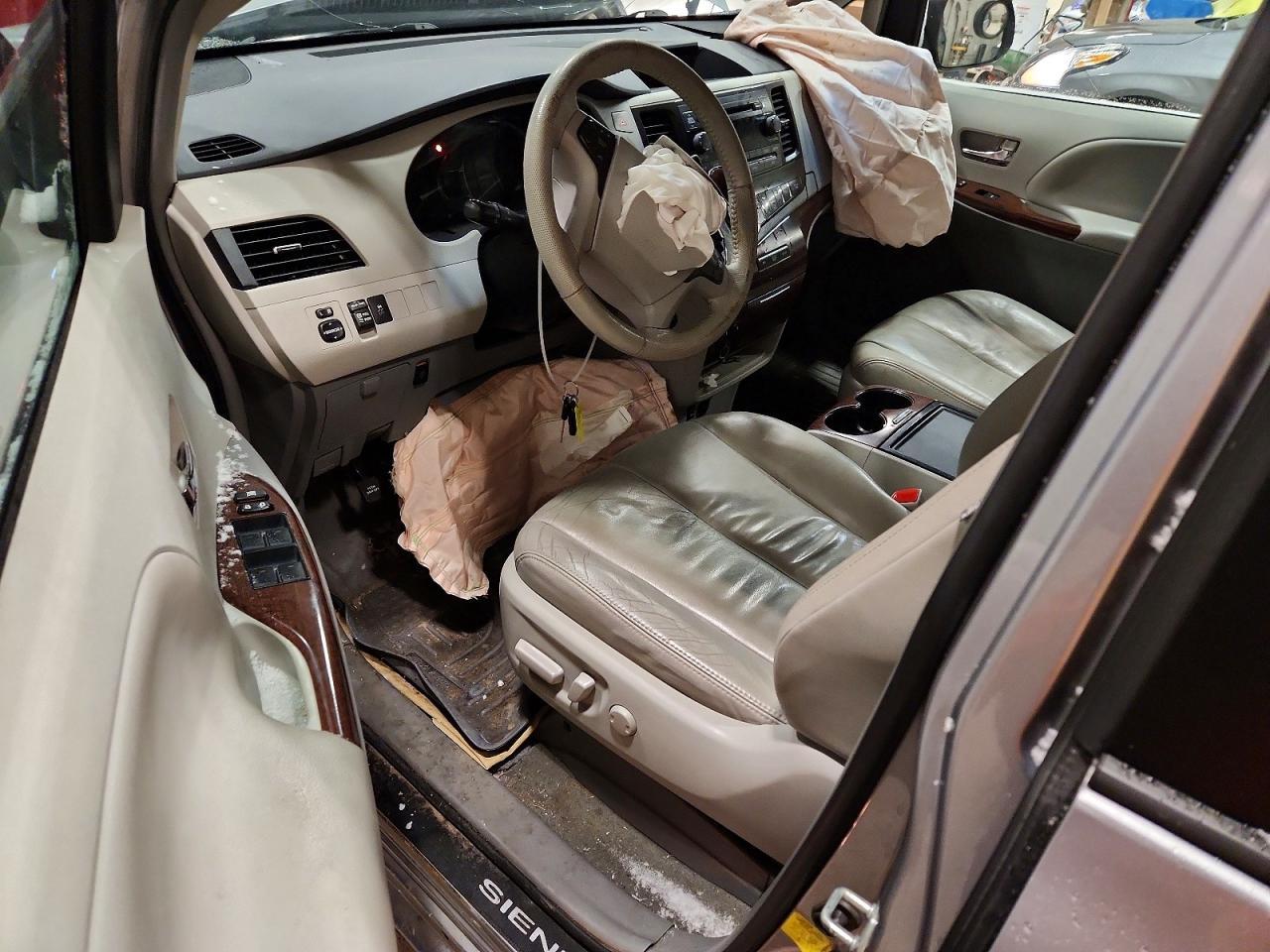 2013 TOYOTA SIENNA