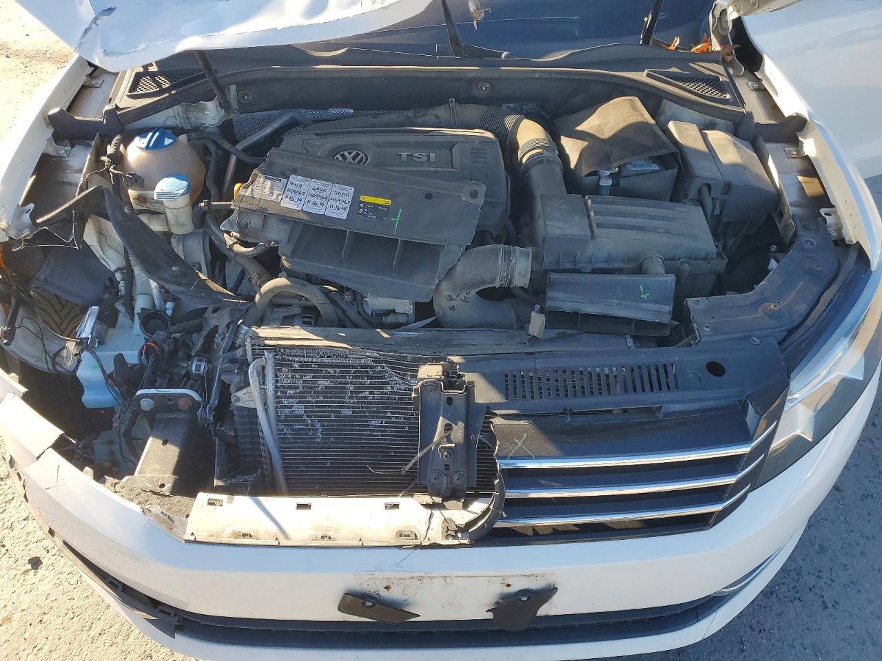 2015 VOLKSWAGEN Passat