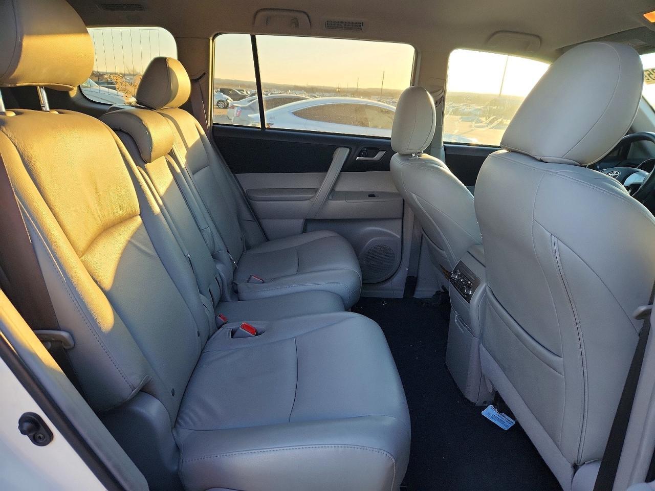 2012 TOYOTA HIGHLANDER
