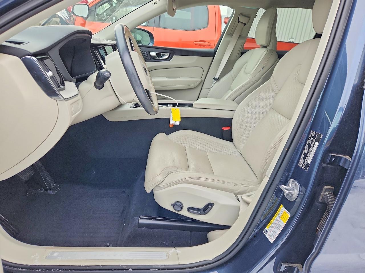 2022 VOLVO XC60