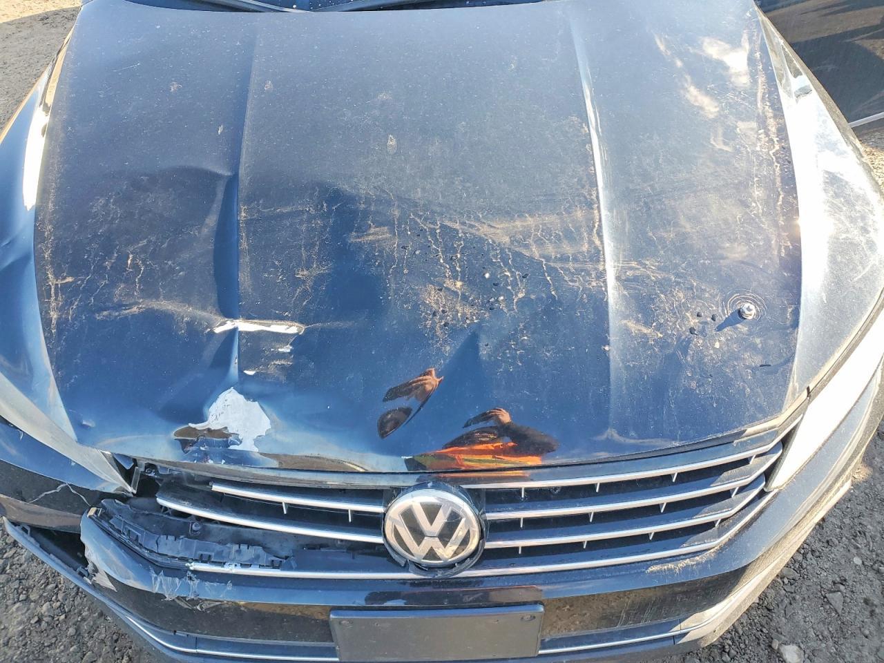 2016 VOLKSWAGEN Passat