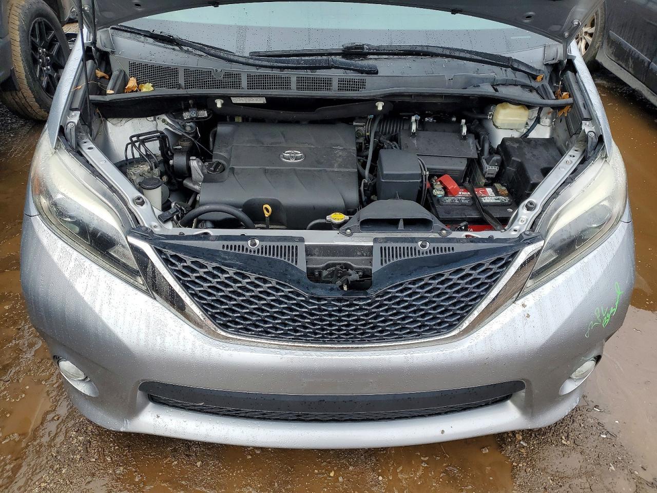 2016 TOYOTA SIENNA