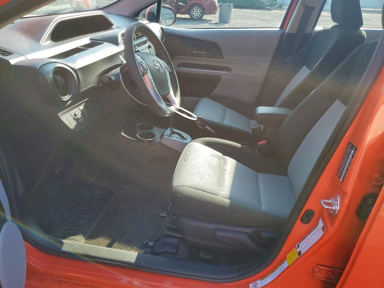 2014 TOYOTA Prius c