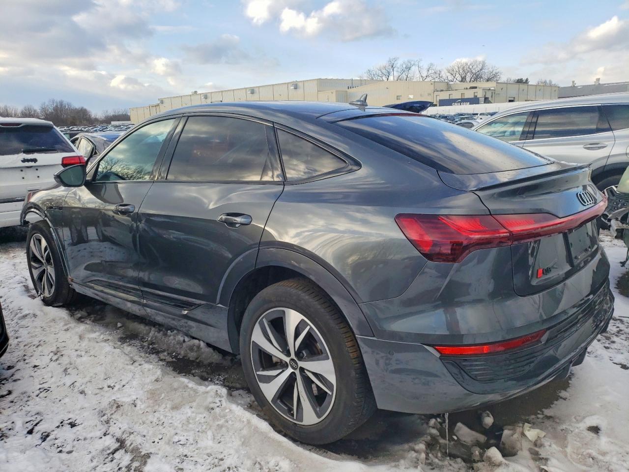 2024 AUDI Q8