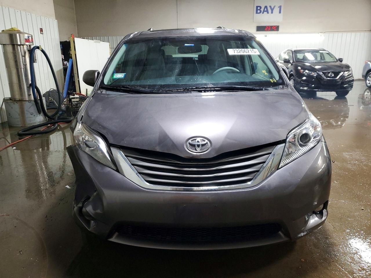 2014 TOYOTA SIENNA