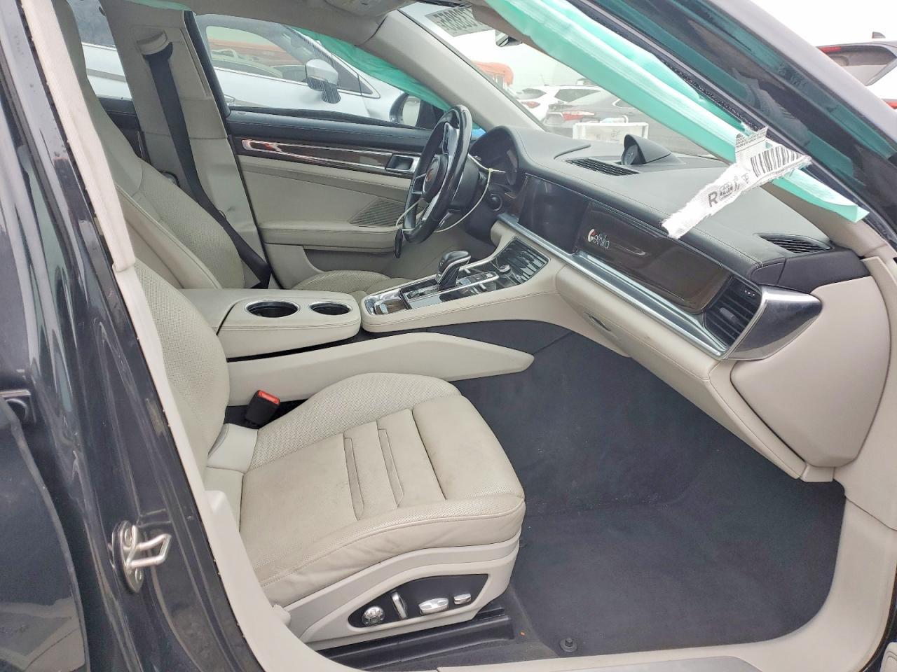 2017 PORSCHE Panamera