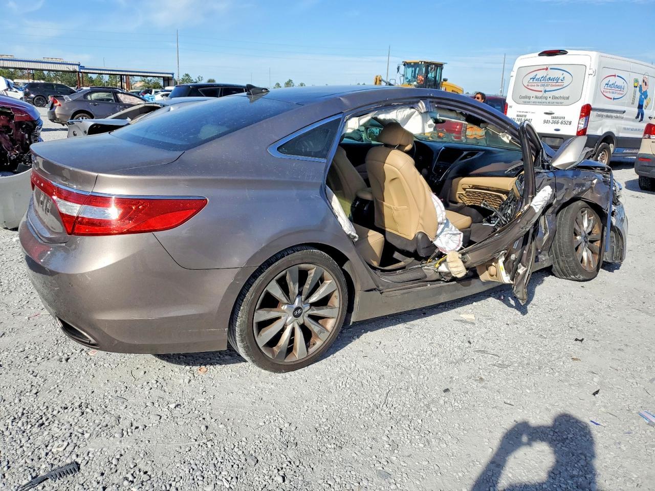 2012 HYUNDAI Azera
